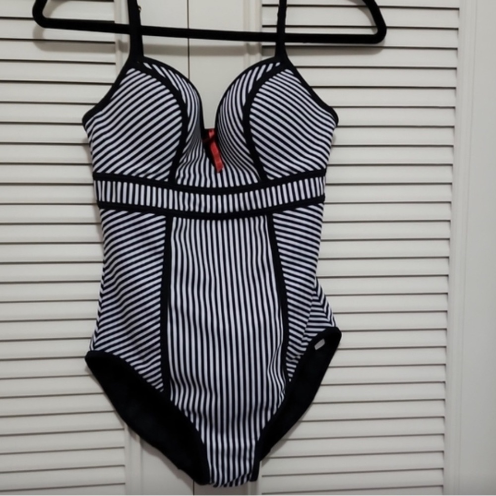 SPANX  ONE PIECE SWIMSUIT